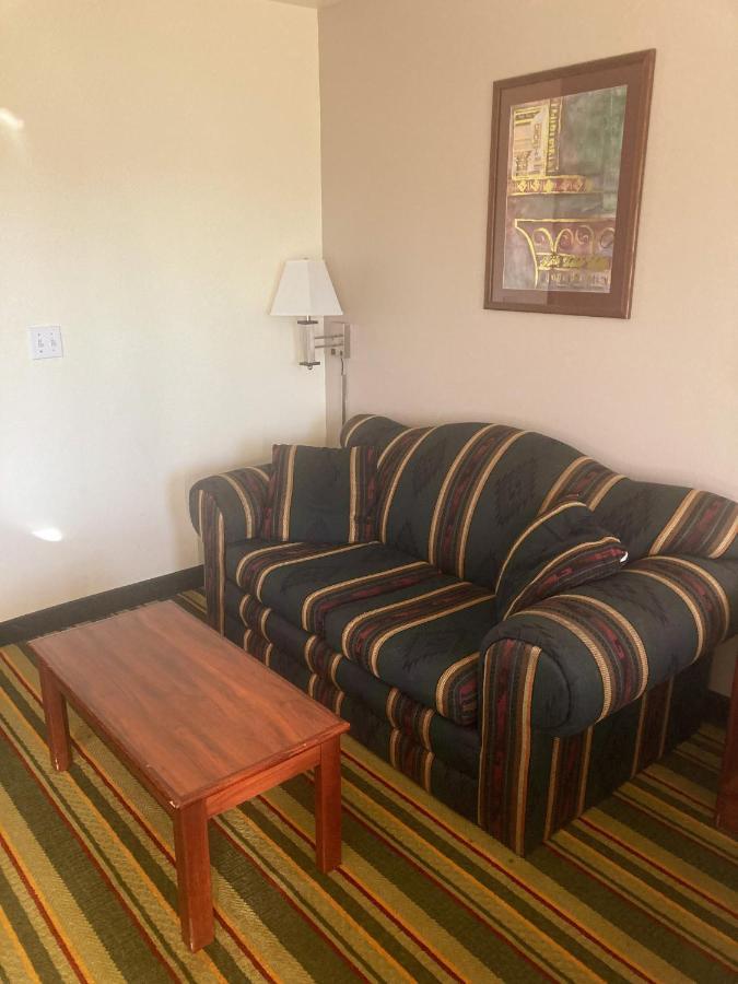 Super 8 By Wyndham Windsor Exterior foto