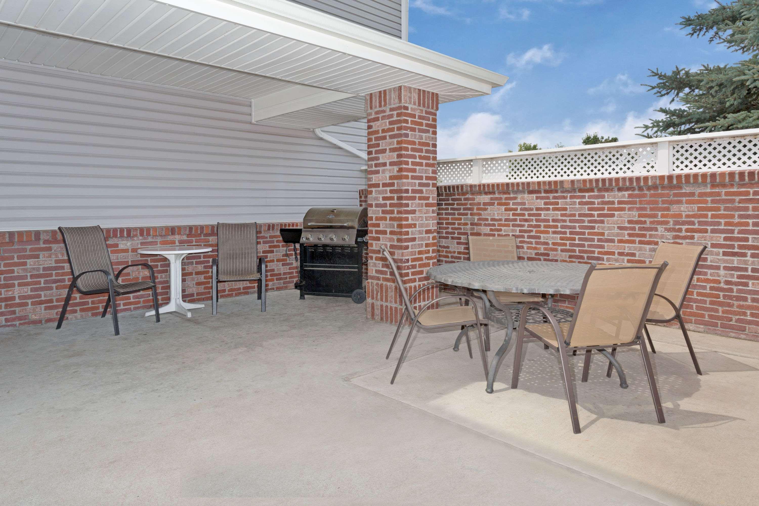 Super 8 By Wyndham Windsor Exterior foto
